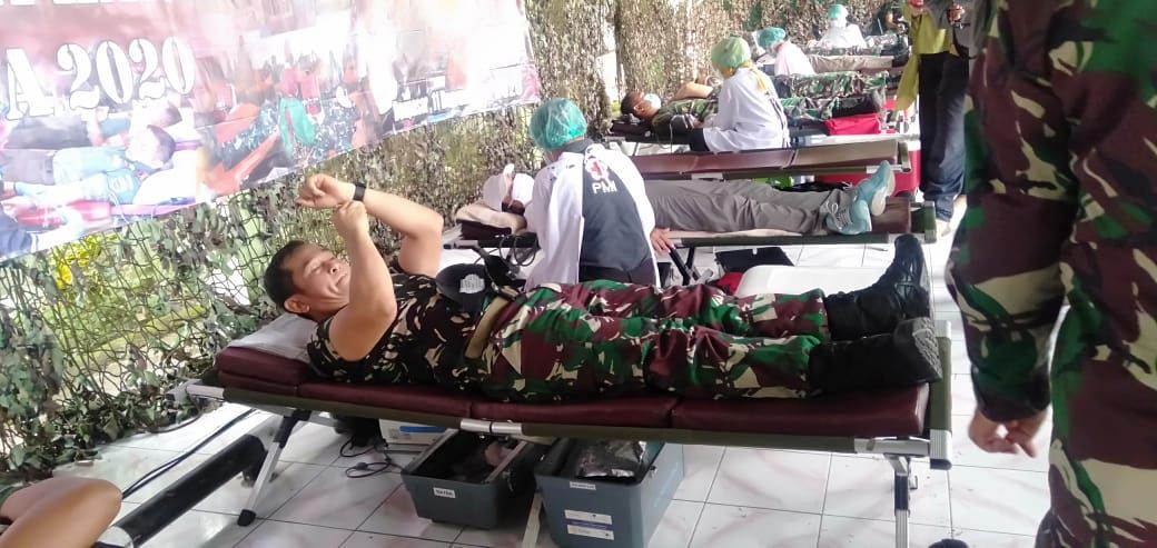 podiumnews.com-315 Prajurit Kodam Udayana Ikuti Donor Darah Sambut Hari Juang TNI AD